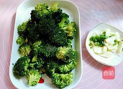 耗油肉丁西兰花的做法图解2