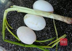 香煎荷包蛋(煎鸭蛋)的做法图解1