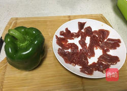 菜椒炒牛肉的做法图解1