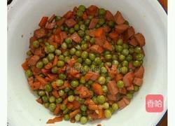 豌豆吵火腿肠的做法图解5