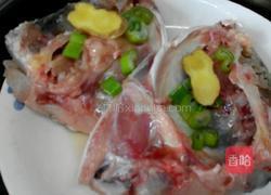 青红椒蒸鱼头的做法图解2