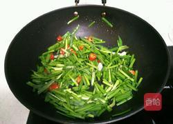 韭菜炒鸭肠的做法图解12