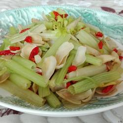 百合枸杞炒西芹的做法[图]
