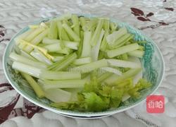 百合枸杞炒西芹的做法图解3
