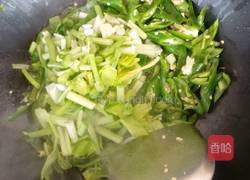 香芹辣炒手撕菇的做法图解5