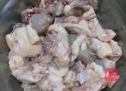 荸荠酸菜鸭肉汤的做法图解1