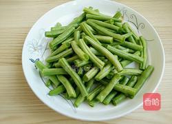 豆角木耳炒肉丝的做法图解2