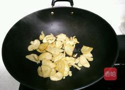 尖椒炒面筋的做法图解5