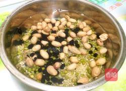 粗粮茶粥的做法图解2