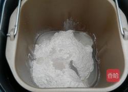 香菇红肠培根披萨（9寸）的做法图解1