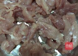 瘦肉炒蘑菇的做法图解2