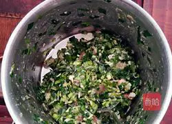 Illustration of how to make leek dumplings 1