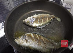 煎黄翅鱼的做法图解5
