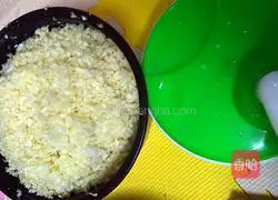 Illustration of how to make cabbage and pork wontons 1