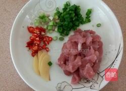 西芹炒肉的做法图解3