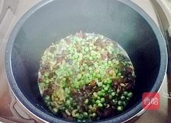 豌豆腊味糯米饭的做法图解8