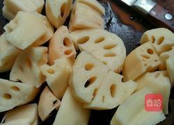 莲藕红枣猪骨汤的做法图解2