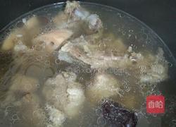 莲藕红枣猪骨汤的做法图解5