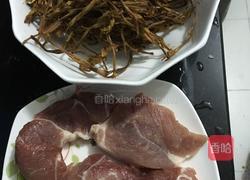 黄花菜干烧肉的做法图解1