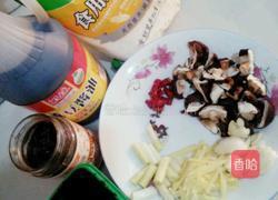 香菇蒸排骨的做法图解1