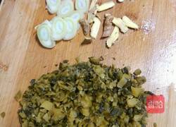 黄鱼烧咸菜的做法图解2