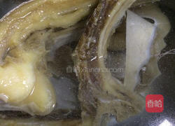 大蒜炒腊肉的做法图解1