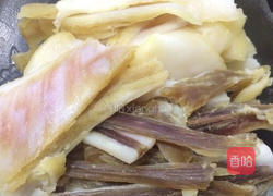 大蒜炒腊肉的做法图解2