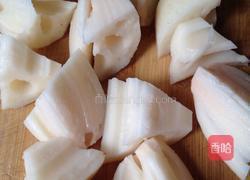 莲藕猪蹄汤的做法图解2