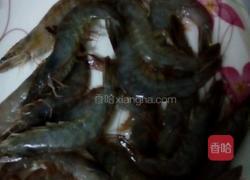 茄汁开背虾的做法图解1
