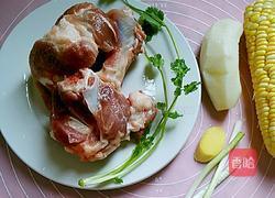 玉米天麻大骨汤的做法图解1