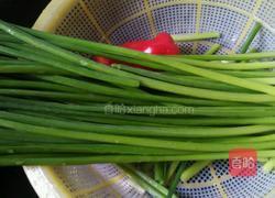 韭菜苔炒鸡蛋的做法图解1