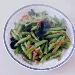 木耳炒龙豆的做法[图]