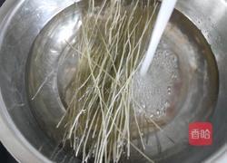 蒜苗拌粉条的做法图解1