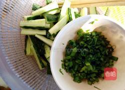 青瓜皮蛋汤的做法图解1