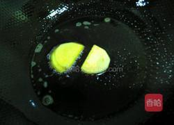 洋葱炒肥肠的做法图解3