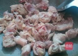 芹菜炒鸡肉的做法图解3