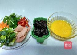 彩蔬炒乌冬面的做法图解2