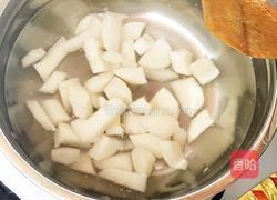 冰糖雪梨的做法图解3