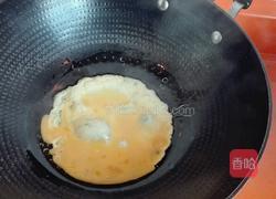 鸡蛋炒茼蒿的做法图解3