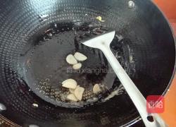 鸡蛋炒茼蒿的做法图解4