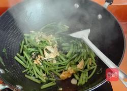 鸡蛋炒茼蒿的做法图解7