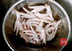 当归红枣枸杞鸡脚汤的做法图解2