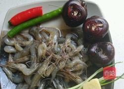 马蹄炒河虾的做法图解1