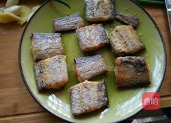  糖醋带鱼的做法图解5