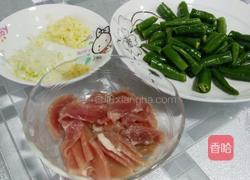 线椒炒肉片的做法图解2