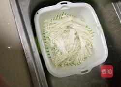 炝拌金针菇的做法图解1