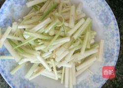 凉拌洋葱、黑木耳、西芹的做法图解3