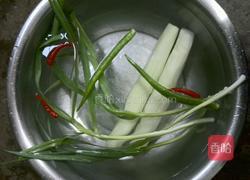 菜头炒蒜苗的做法图解2