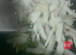 菜头炒蒜苗的做法图解4