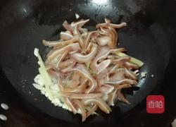 猪耳朵炒韭菜花的做法图解4